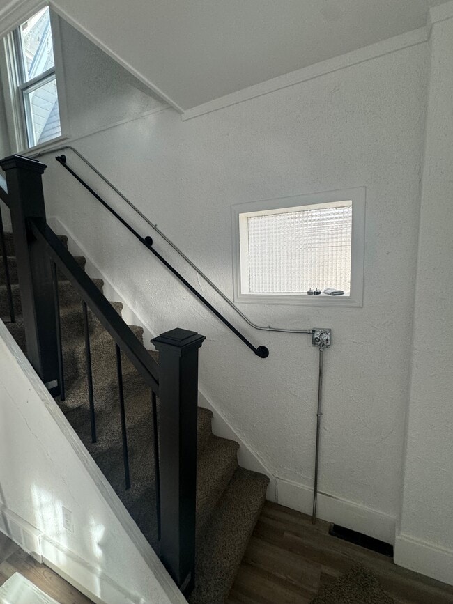 Building Photo - 1355 Drey St