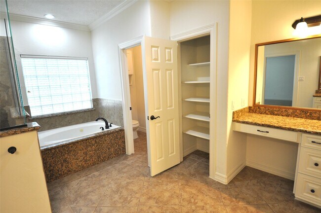 Building Photo - 1914 Sand Hollow Ln