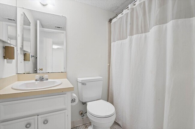 Building Photo - 119 Riverbend Dr
