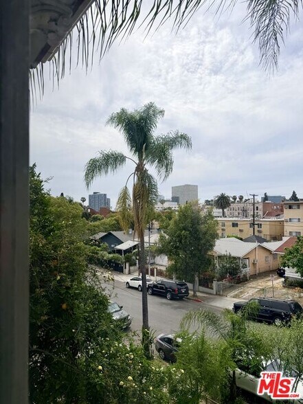 Building Photo - 316 S Coronado St