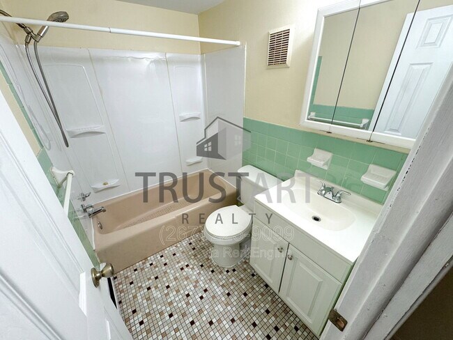 Building Photo - 6020 Hegerman St