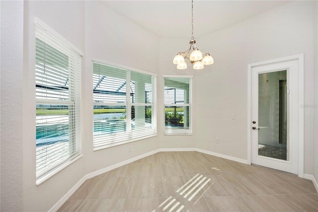 Building Photo - 12655 Wellen Golf St