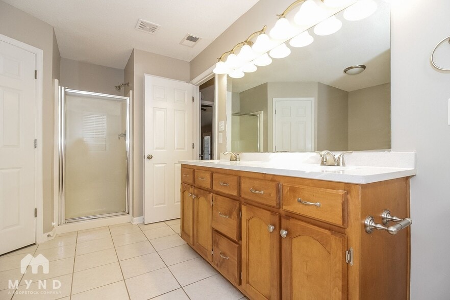Building Photo - 10374 Cottage Oaks Dr