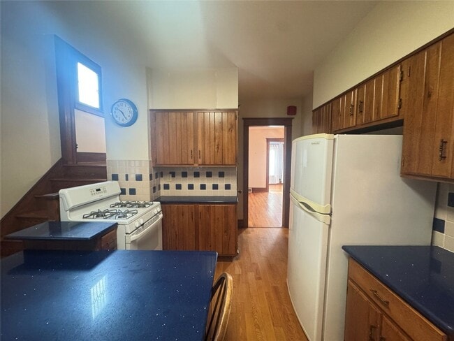 Building Photo - 54 Lathrop Ave