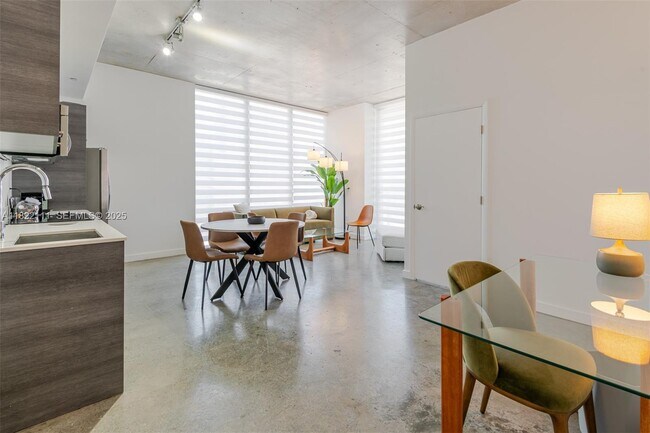 Building Photo - 151 SE 1st St