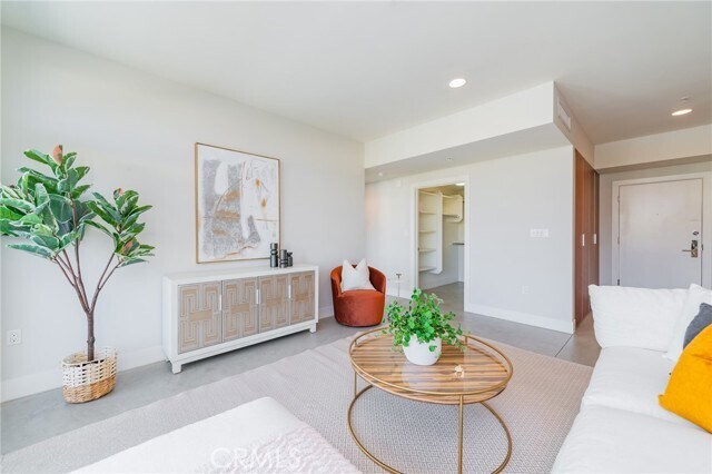 Building Photo - 482 S Arroyo Pkwy