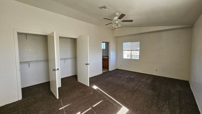 Building Photo - Two-Story 4BD Home with Central A/C, Fireplace & Oversized Yard