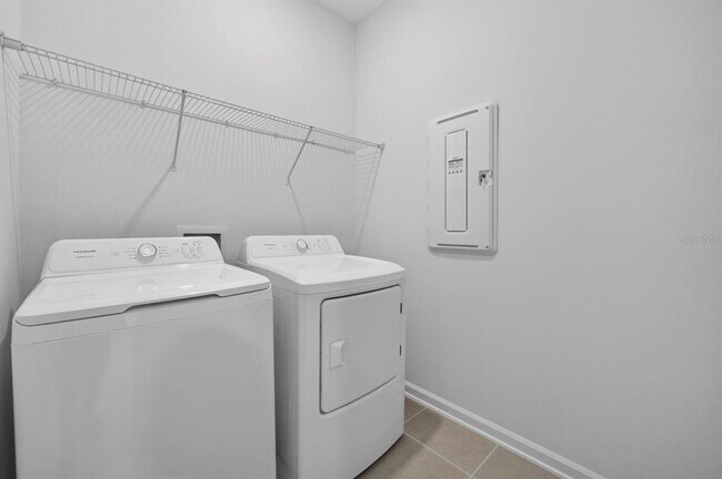 Building Photo - 3078 Armstrong Ave