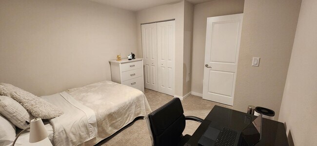 Building Photo - 1030 W Davis Pkwy