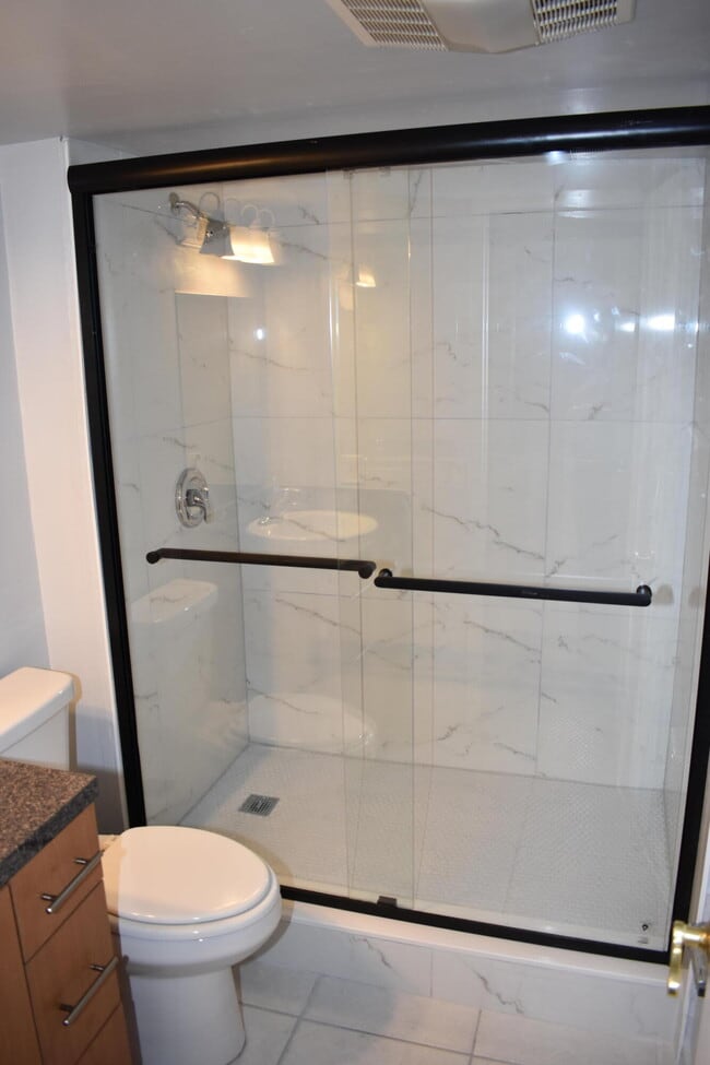 Building Photo - 1131 SE 4th St