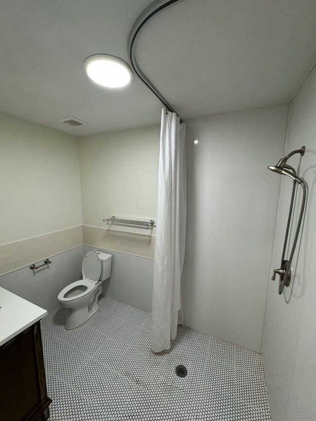 Building Photo - 460 W 600 N