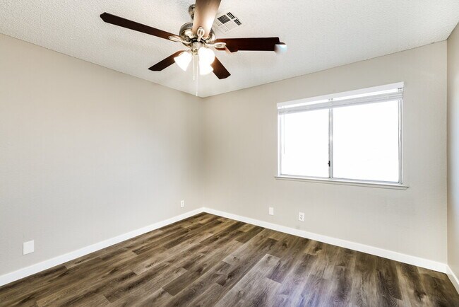 Building Photo - 609 Carleton Dr