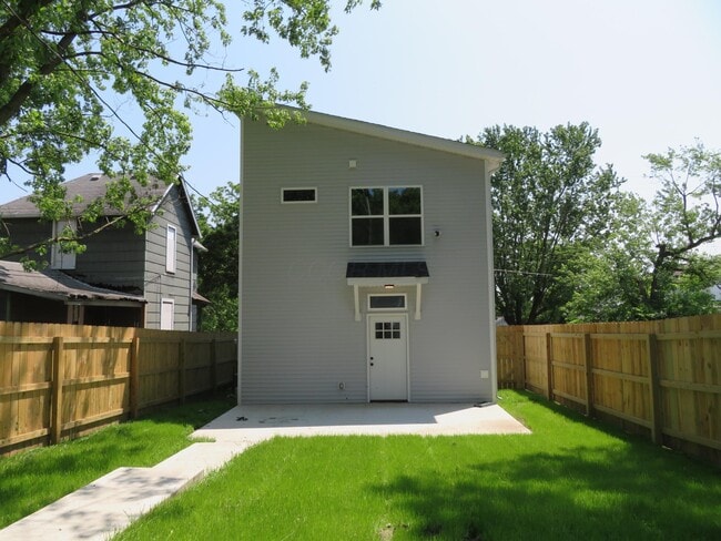 Building Photo - 391 Brehl Ave