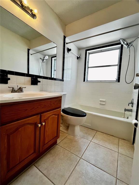 Building Photo - 15701 Waverly St