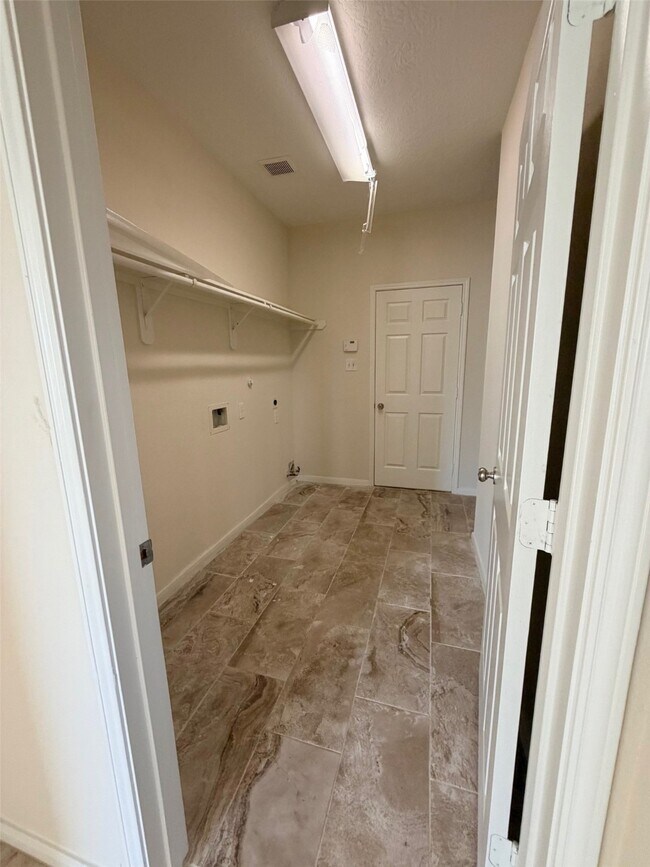 Building Photo - 14035 Mohave Way Dr