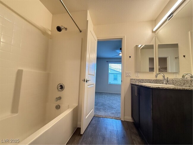 Building Photo - 2662 Champagne Gold Ave