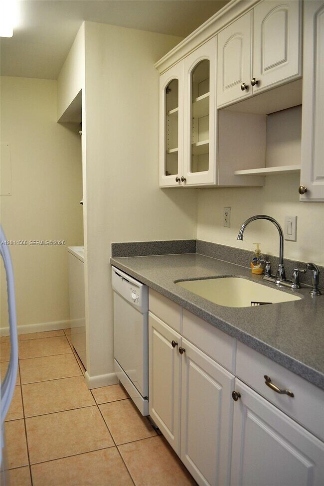 Building Photo - 255 Galen Dr