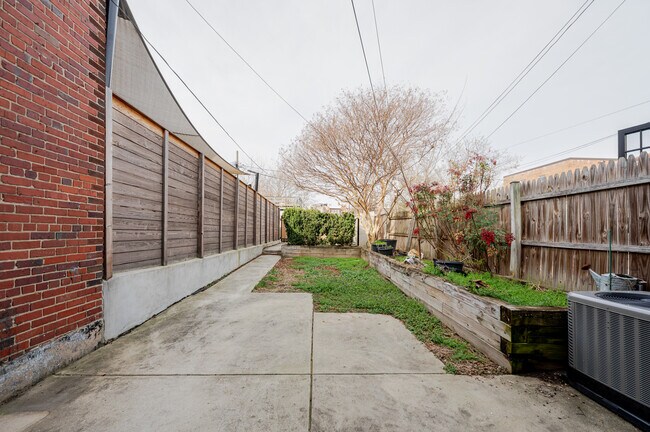 Building Photo - 21 17th St SE