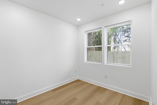 Building Photo - 2310 N Sydenham St