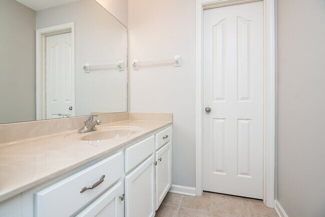 Building Photo - 4902 Longleaf Oak Cove