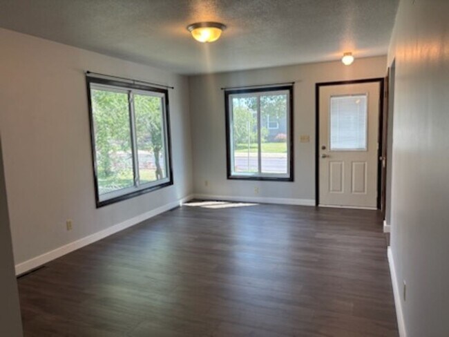 Building Photo - 3 BEDROOM | 2 BATH | SPACIOUS RAPID VALLEY...