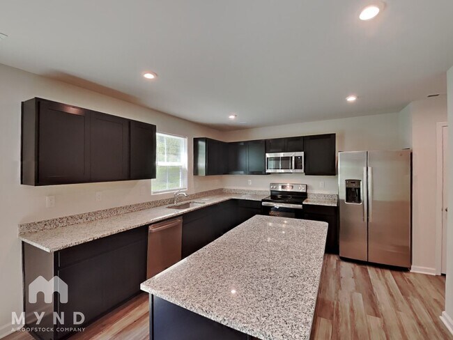 Building Photo - 725 Point Andrews Dr SW