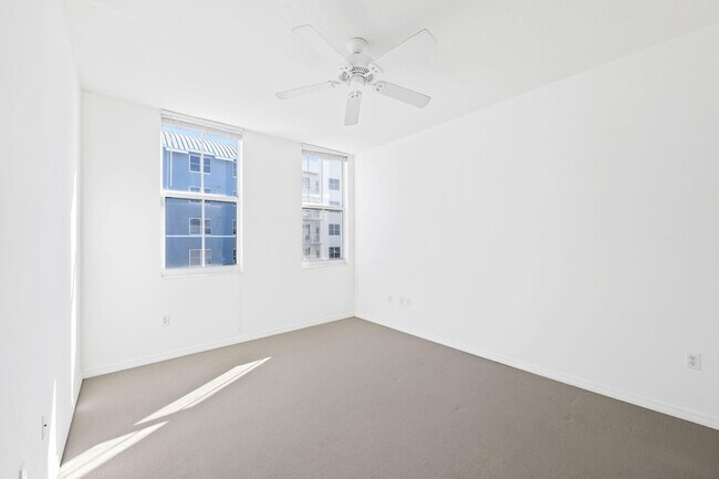 Building Photo - 2401 NE 65th St