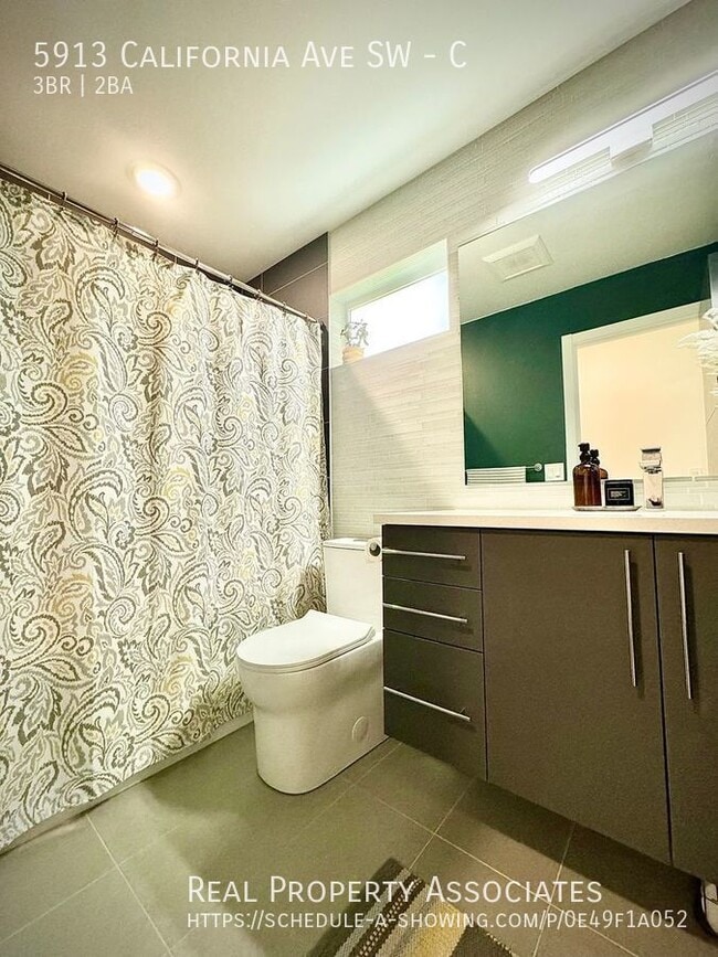 Building Photo - 5913 California Ave SW