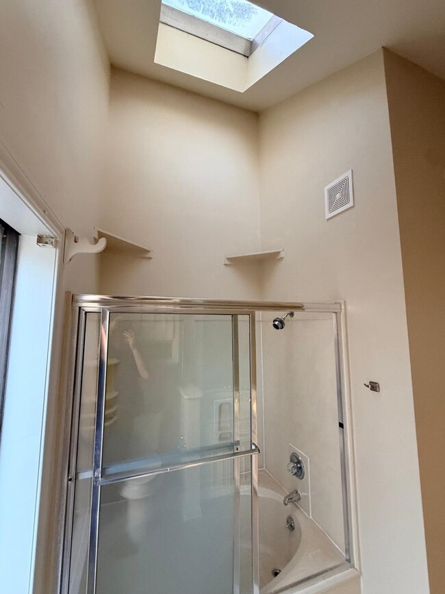 Building Photo - 16214 Dunmoor Dr