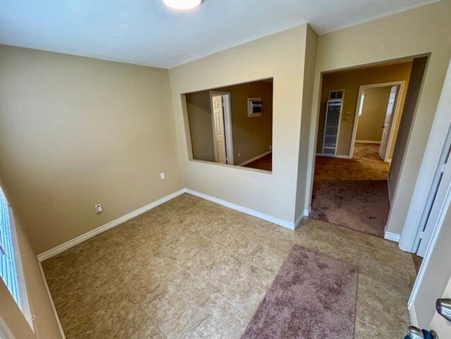 Building Photo - Charming 2 Bed 2 Bath Duplex Home on Large...