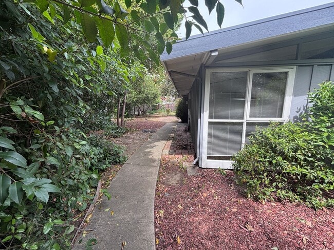 Building Photo - CUPERTINO-charming Eichler house for rent in the heart of Cupertino