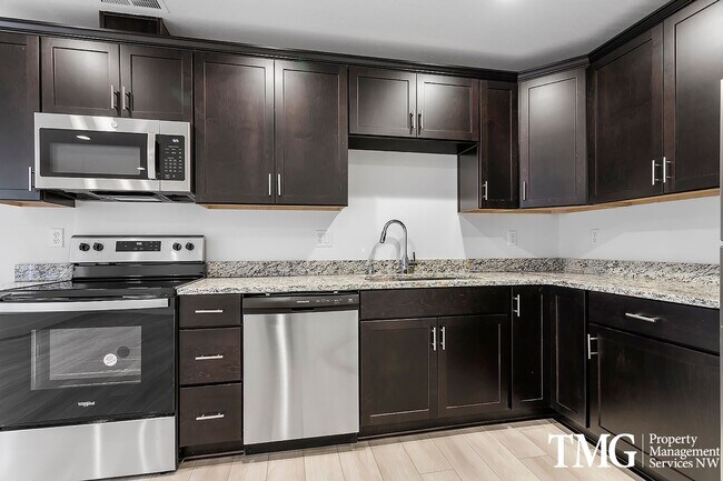 Building Photo - 2 WEEKS FREE RENT - Apply Today!