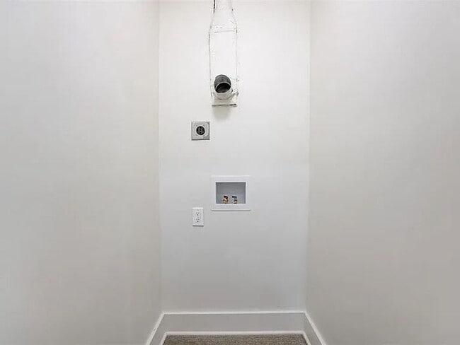 Building Photo - 213 NE 14th St