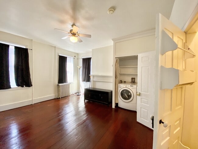 Building Photo - 625 Bloom St