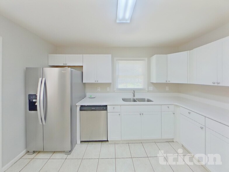 Building Photo - 7400 Palmetto Ct