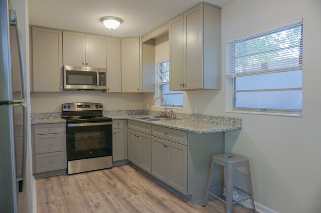 Building Photo - 235 Beulah St