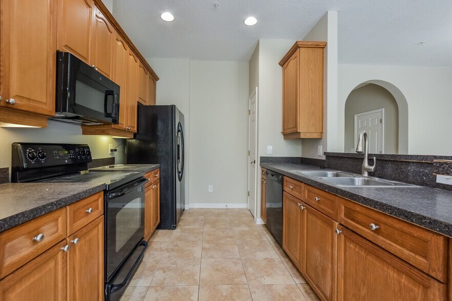 Building Photo - 567 Pinebranch Cir