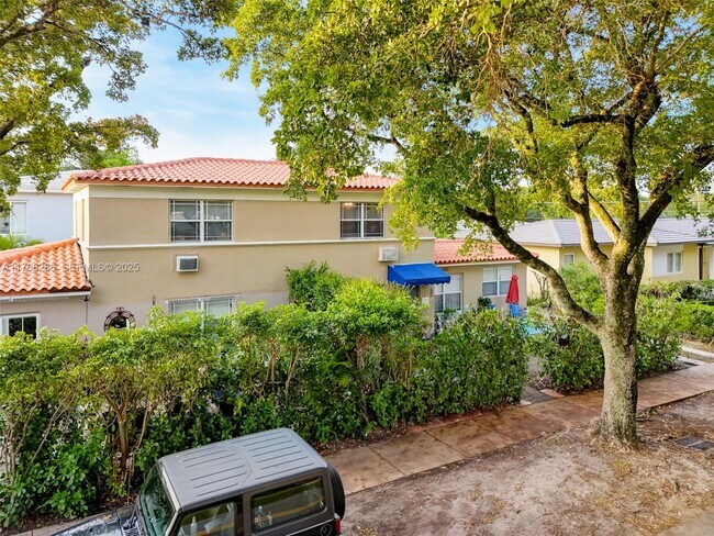 Building Photo - 400 Cadima Ave