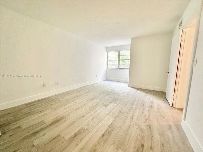 Building Photo - 6890 N Kendall Dr