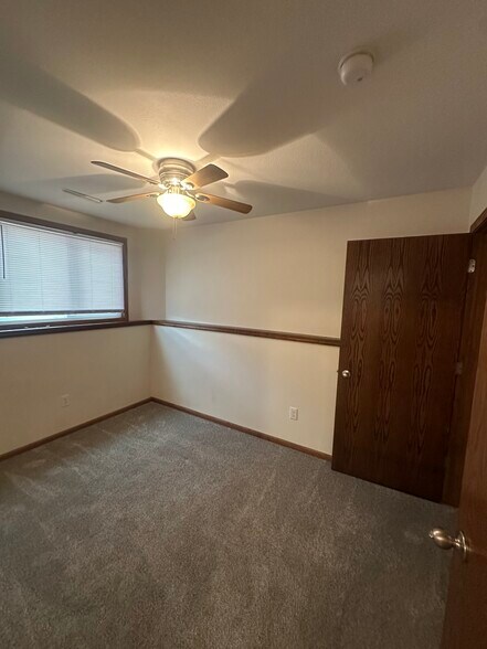Building Photo - 1412 North Dakota Ave