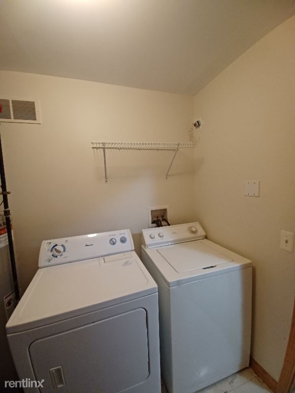 Building Photo - 2 br, 1 bath Condo - 2222 Frazho Rd