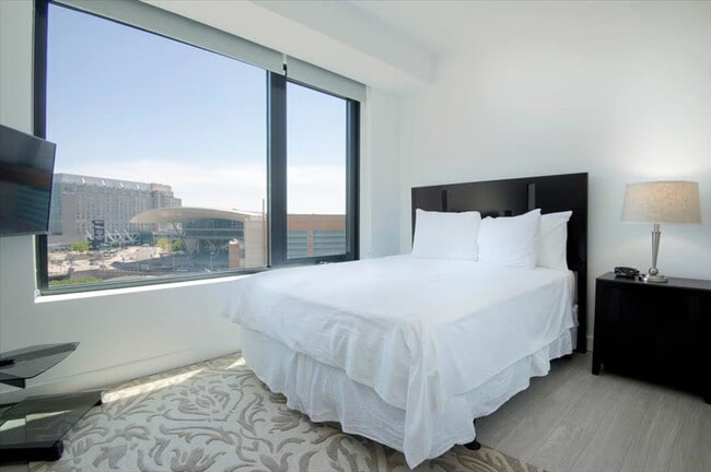 Building Photo - 410 Summer St