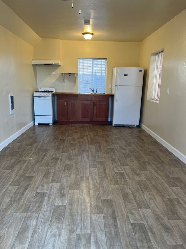 Building Photo - Hanover duplex