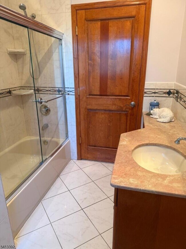 Building Photo - 424 Page Ave