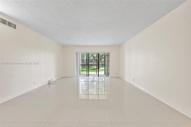 Building Photo - 16491 Blatt Blvd