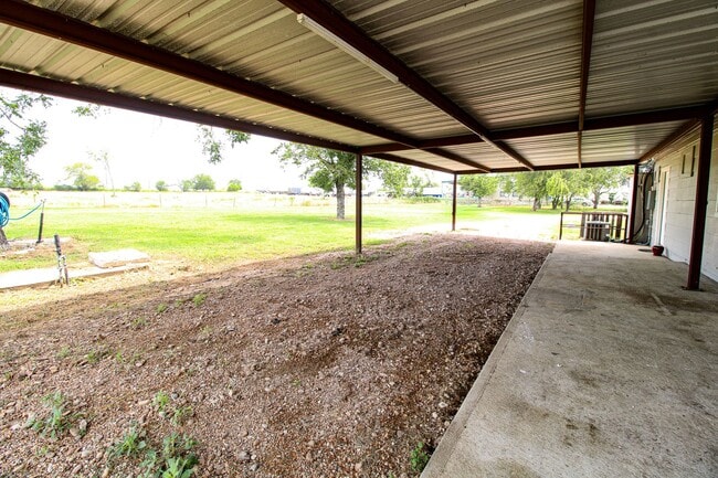 Building Photo - 17673 Interstate 35 Access Rd
