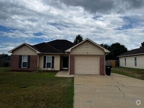 Building Photo - New On the Market!