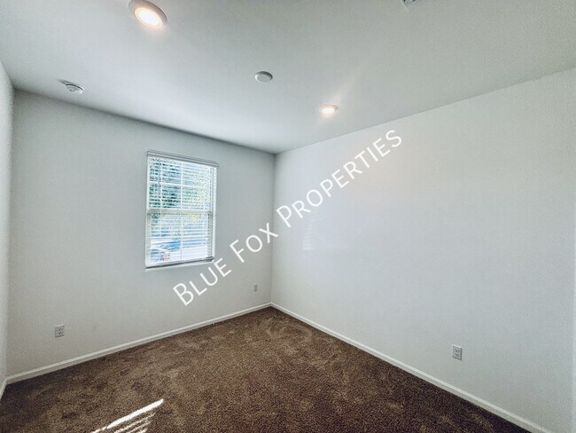 Building Photo - 7846 S Sugarbend Dr