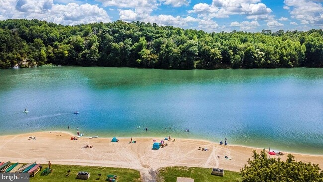 Building Photo - 6976 Meadowpoint Terrace