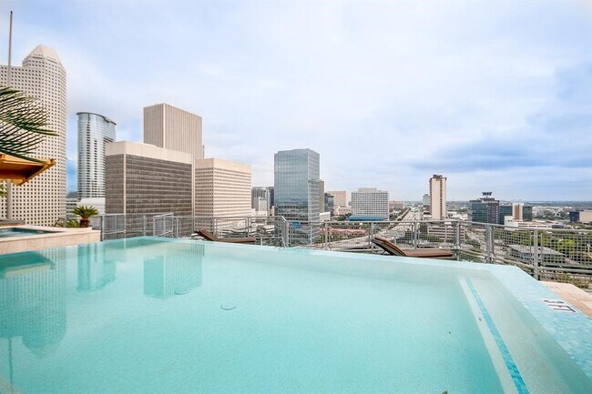 Building Photo - 2000 Bagby St